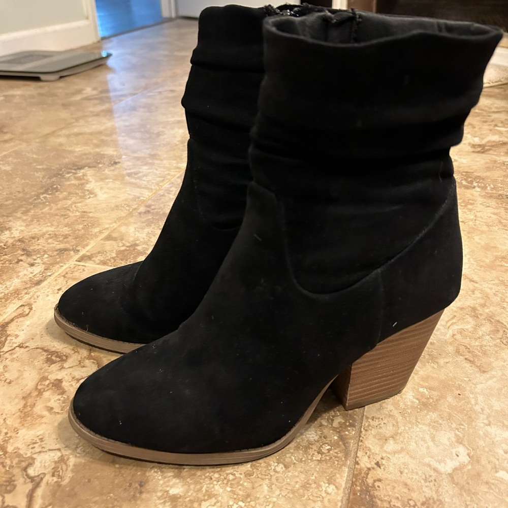 Black heeled boots